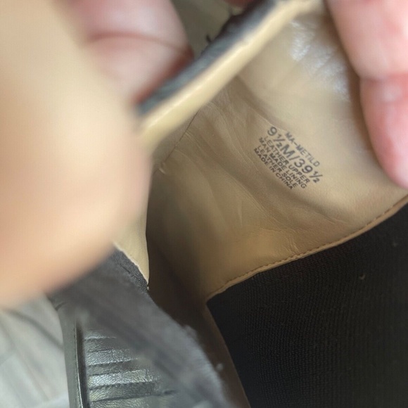 BCBG Maxazria Metild Black Snake Embossed Leather High Heel Ankle Boots Size 9.5 - Picture 3 of 6